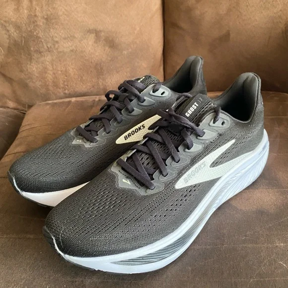 Brooks Ghost 17 Running Shoes - Black/White - Men’s size 9.5